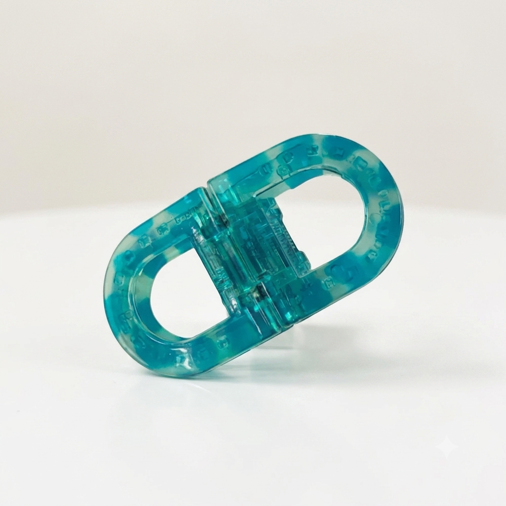 NIVÉ's Magnetic Clip
